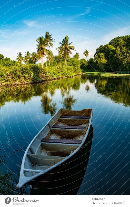 ruhepol Sonnenuntergang Dämmerung Abend Menschenleer Außenaufnahme Farbfoto Kota Bharu Malaysia Asien Fernweh traumhaft Idylle ruhig Ruderboot Wasserfahrzeug