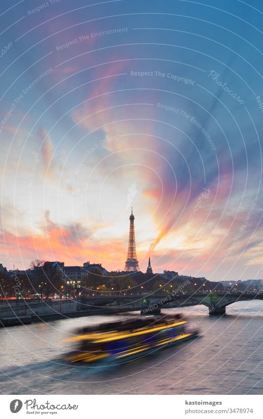 Sonnenuntergang über Eiffelturm und Seine. Paris Großstadt Boot Turm Frankreich Brücke berühmt Wasser Himmel Kapital reisen Architektur Französisch Europäer