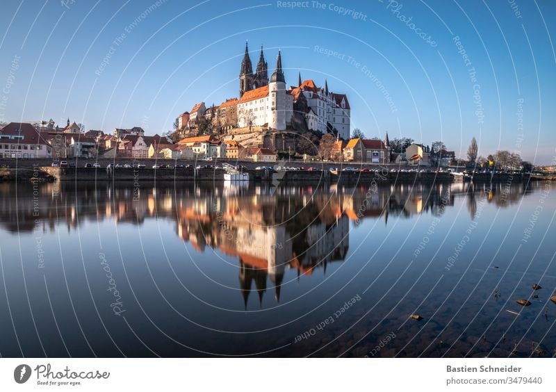 Albrechtsburg Meißen, gespiegelt auf der Elbe Ferien & Urlaub & Reisen Sightseeing Städtereise Architektur Dämmerung Abend Burg oder Schloss Dom Kirche Meissen