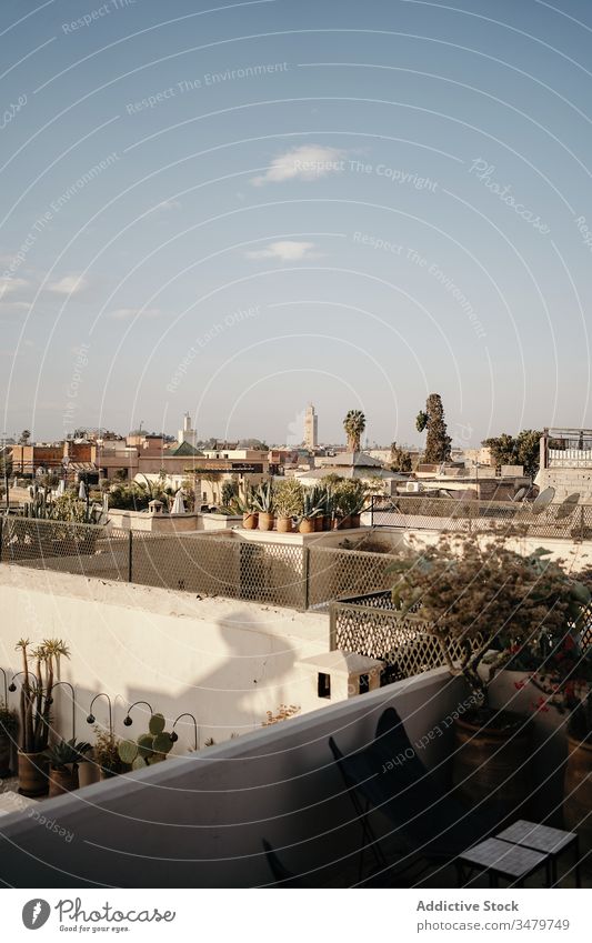 Antike Stadt mit Gebäuden aus weißem Stein Großstadt alt antik Architektur Stadtbild Marrakesch Haus Straße reisen Marokko Tourismus historisch Außenseite