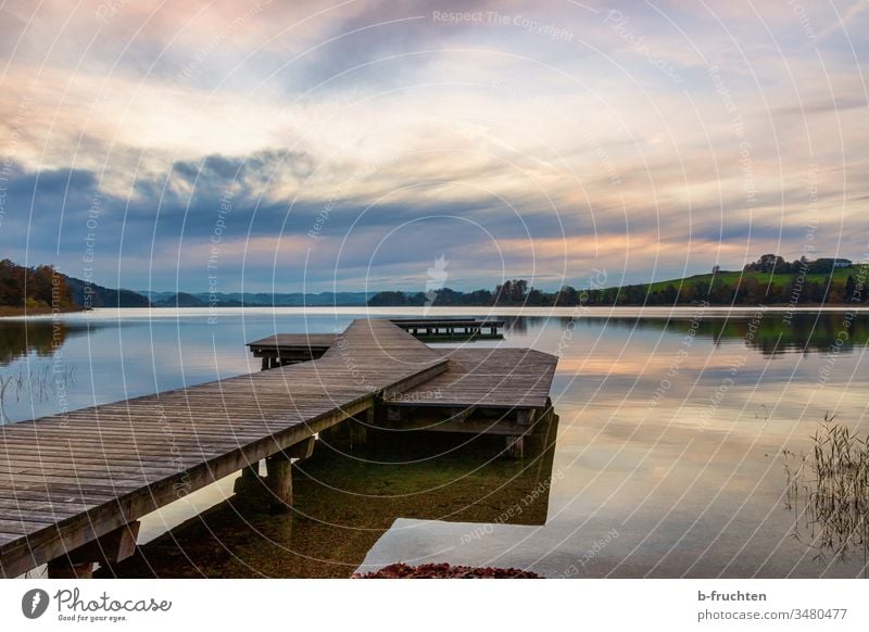 Abendstimmung am See, Holzsteg, Wolken wolken Stimmung Mattsee Sonnenuntergang Himmel Natur Landschaft Dämmerung Außenaufnahme Menschenleer Umwelt Wasser