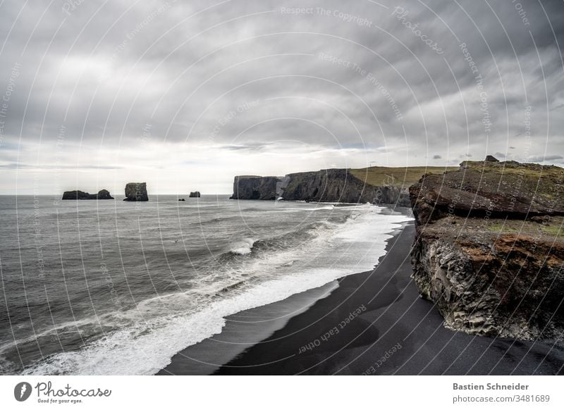 Dyrhólaey, Vik, black beach, iceland Leben Ferien & Urlaub & Reisen Abenteuer Freiheit Meer Wellen Farbfoto Island Küste Felsen Himmel Landschaft Natur