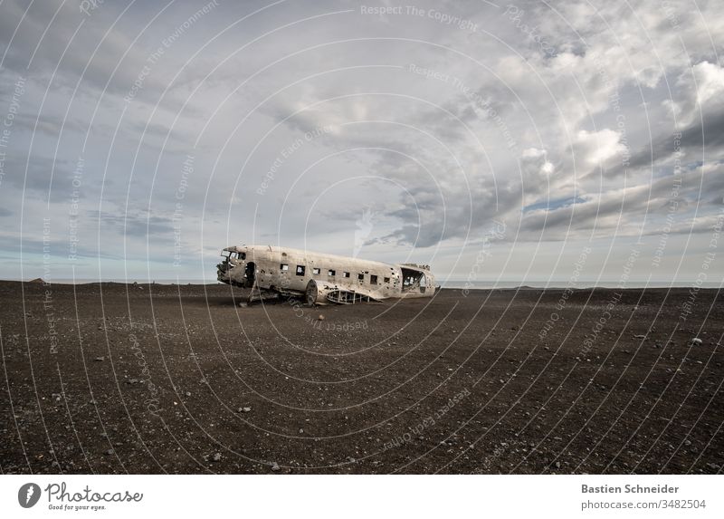 Flugzeugwrack in Island, Sólheimasandur Plane Wreck, iceland solheimasandur Natur Fluggerät Metall Wrackteile Dakota Einsamkeit Schiffswrack Landschaft