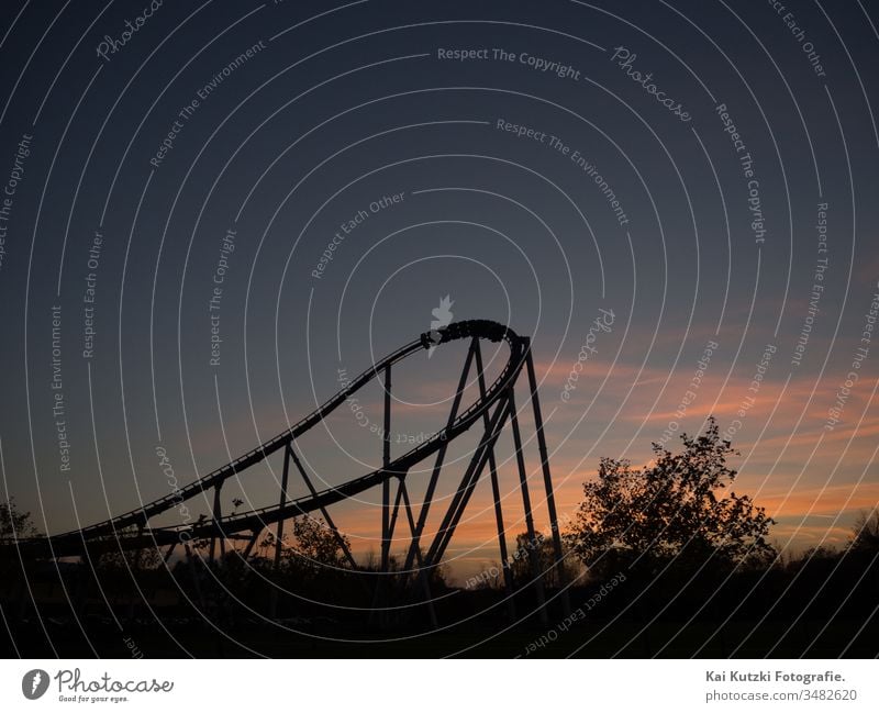 Achterbahn im Sonnenuntergang achterbahnfahrt Gefühle Emotionen emotional Gefühlsachterbahn Achterbahn der Gefühle moody Atmosphäre atmosphärisch Landschaft