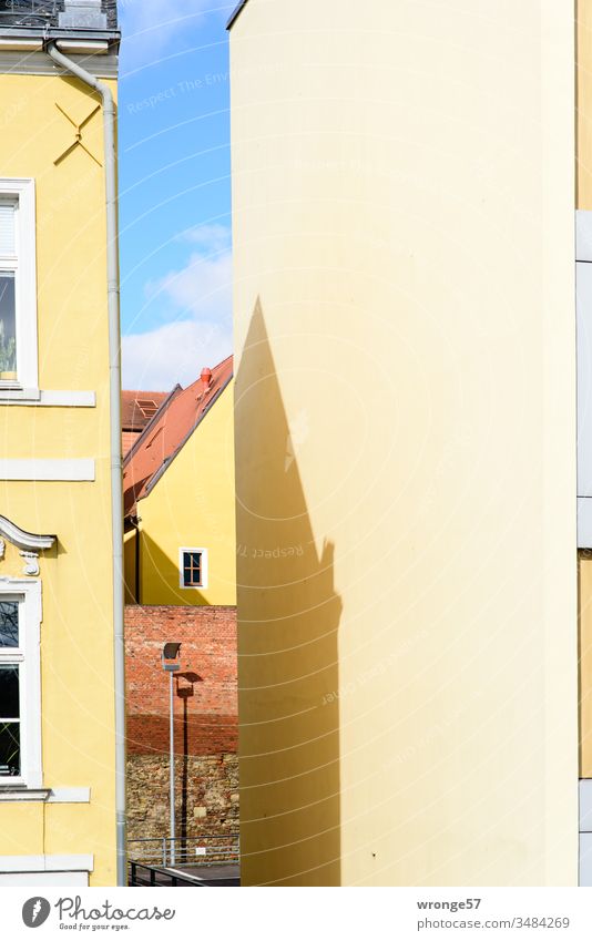 Magdeburger Fassaden am Fürstenwall II Gebäudeteil Laterne Dächer Altstadt Schattenspiel Schönes Wetter Sonnenschein Tag Stadtzentrum Hauptstadt Himmel Bauwerk