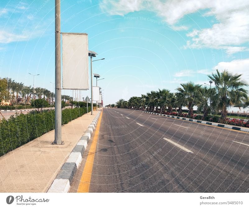 leere straße in sharm el sheikh südsinai ägypten Ägypten Naher Osten Sharm El Sheikh Verlassen arabisch Asphalt Verbot Bitumen blanko Wolken Stauung Krise