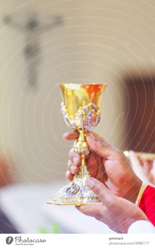 Kelch mit Wein, Blut Christi, bereit für die Gemeinschaft der Gläubigen francesco Altar Masse pyx Gastgeber Körper Kommunion Konfirmation Heirat Mitteilung