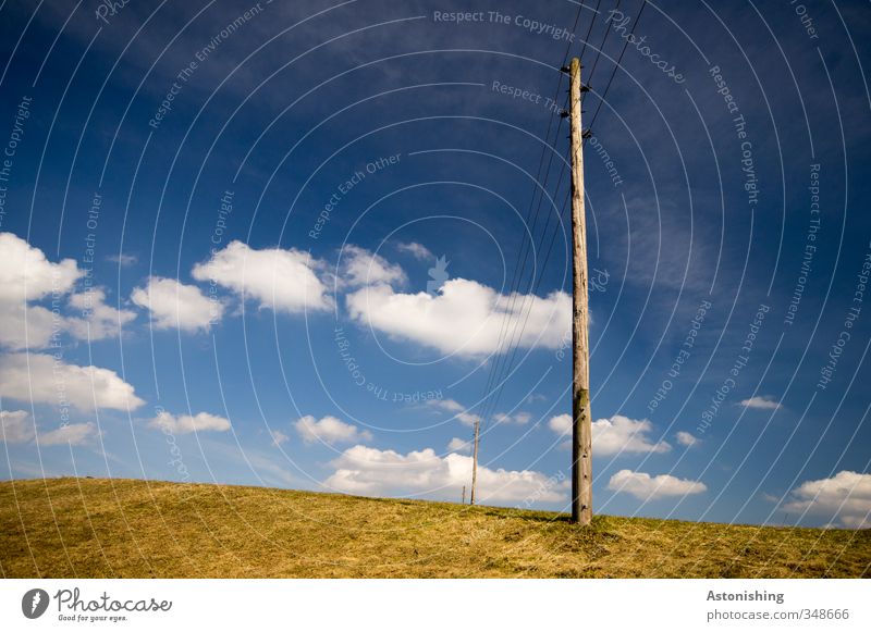 Strom - Linien Kabel Energiewirtschaft Umwelt Natur Landschaft Pflanze Himmel Wolken Horizont Frühling Wetter Schönes Wetter Gras Wiese Hügel stehen dünn hoch