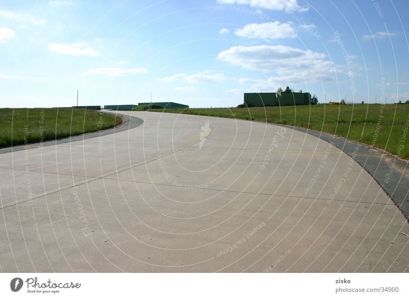 Rollfeld Flugplatz Straße Flughafen Himmel Landebahn Sembach