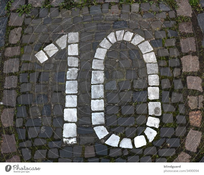 10 zehn ten tien dix decem diez dieci tio deset Zahl Hausnummer Ziffern & Zahlen Farbfoto Schilder & Markierungen Außenaufnahme Zeichen Menschenleer Straße Weg