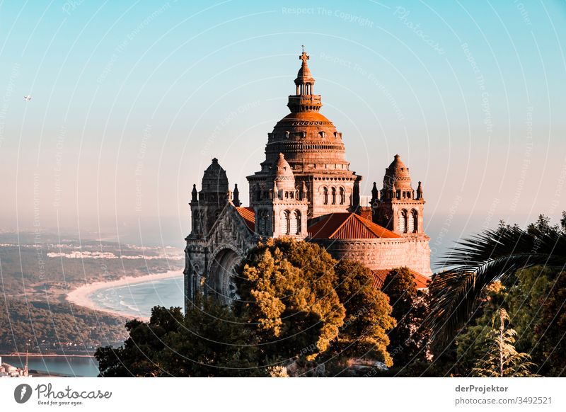 Santuário do Sagrado Coração de Jesus mit Panoramblick im Norden von Portugal Natur Umwelt verlassener Ort Küste Gefühle Einsamkeit grau trist Gedeckte Farben