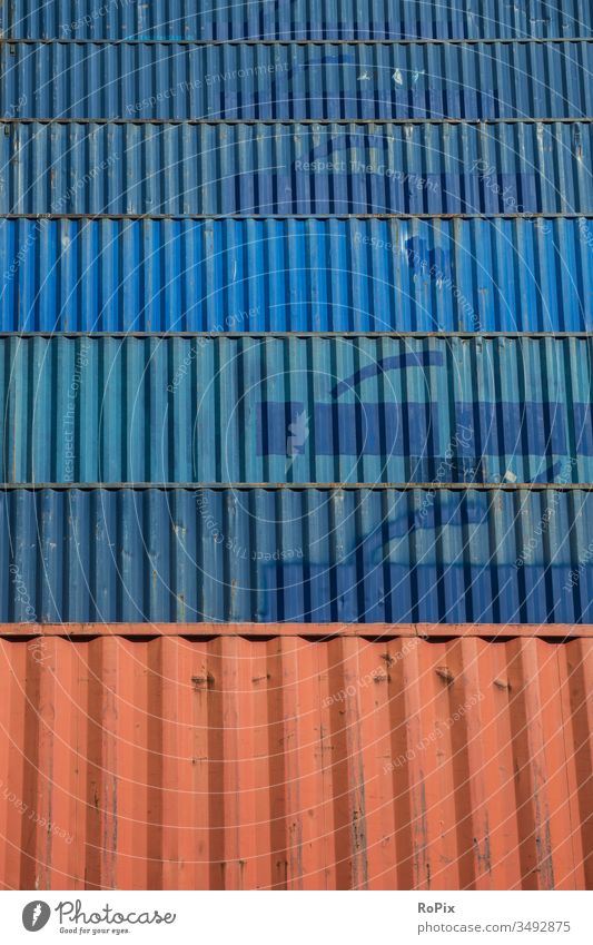 Gestapelte Container im Hafen von Hamburg. Technik Lasche Logistik Transportgewerbe Spedition Seefracht China Stahl eisen Eisenbahn railway Gewicht Hebel Riegel