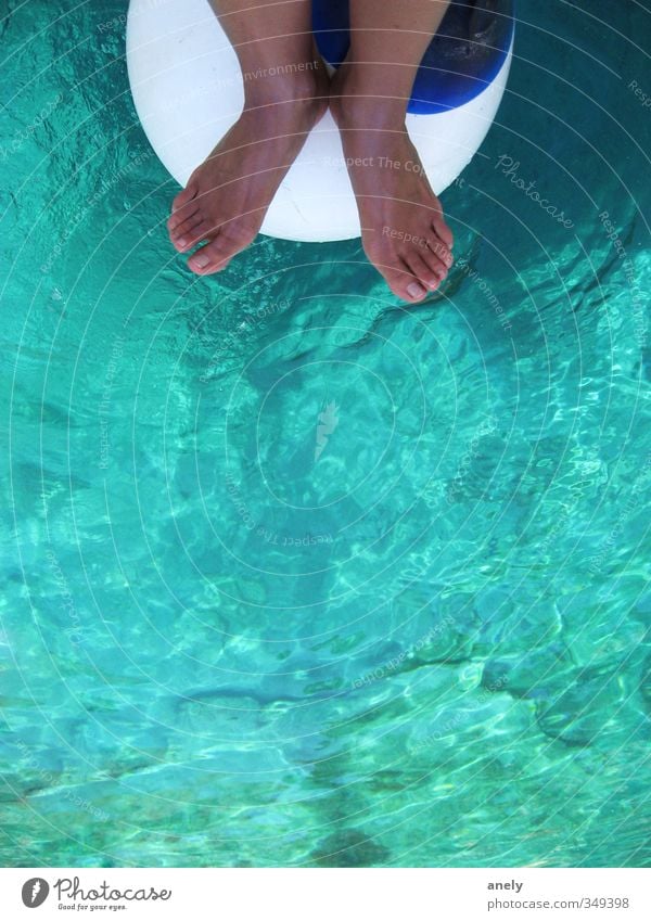 Klar Fuß 1 Mensch Wasser Sommer Fender Schwimmen & Baden Ferien & Urlaub & Reisen blau braun türkis Gelassenheit Erholung Segeln Sonnenbad Zehen deutlich Meer