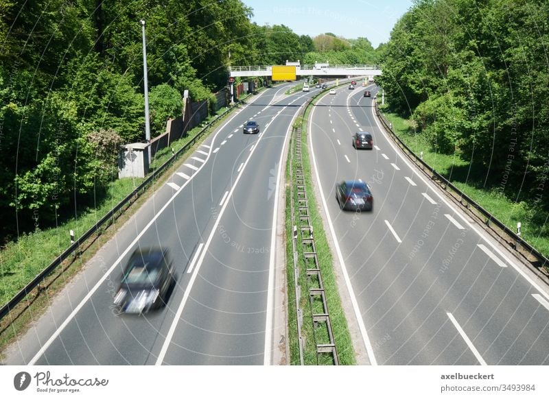 Messeschnellweg Hannover messeschnellweg Schnellstraße Autobahn vierspurig Straßenverkehr Verkehr auto fahren Autofahren Geschwindigkeit kraftfahrstraße