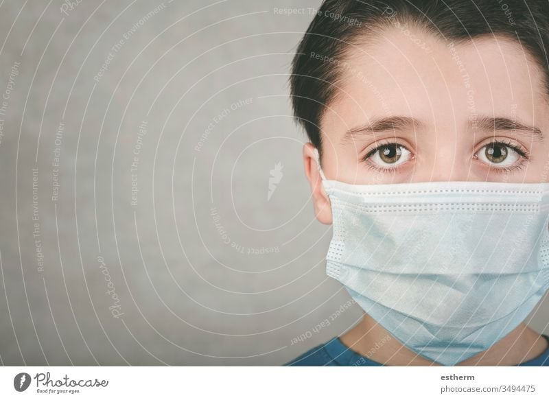 Coronavirus, Nahaufnahme eines Kindes mit medizinischer Maske Virus Seuche Pandemie Quarantäne covid-19 Symptom Medizin Gesundheit Mundschutz Kindheit positiv