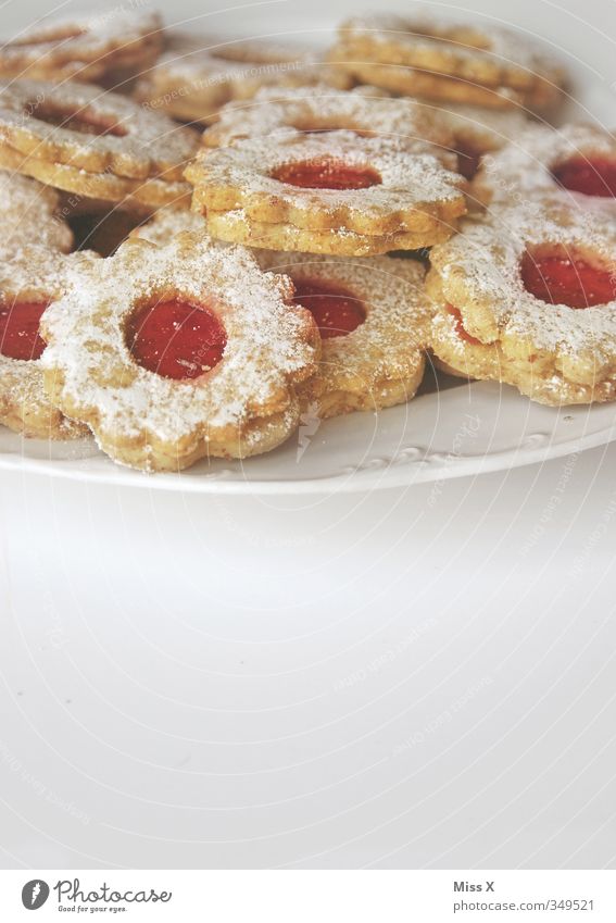 Plätzchenteller Lebensmittel Teigwaren Backwaren Ernährung Kaffeetrinken Teller Weihnachten & Advent lecker süß Weihnachtsgebäck Marmelade Stern Keks Farbfoto