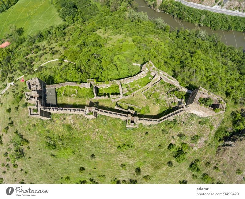 Maglic Castle, Festung aus dem 13. Jahrhundert, Kraljevo, Serbien Architektur Antenne Magisch Ibar Gebäude alt Tourismus Landschaft Ansicht reisen Europa Stadt