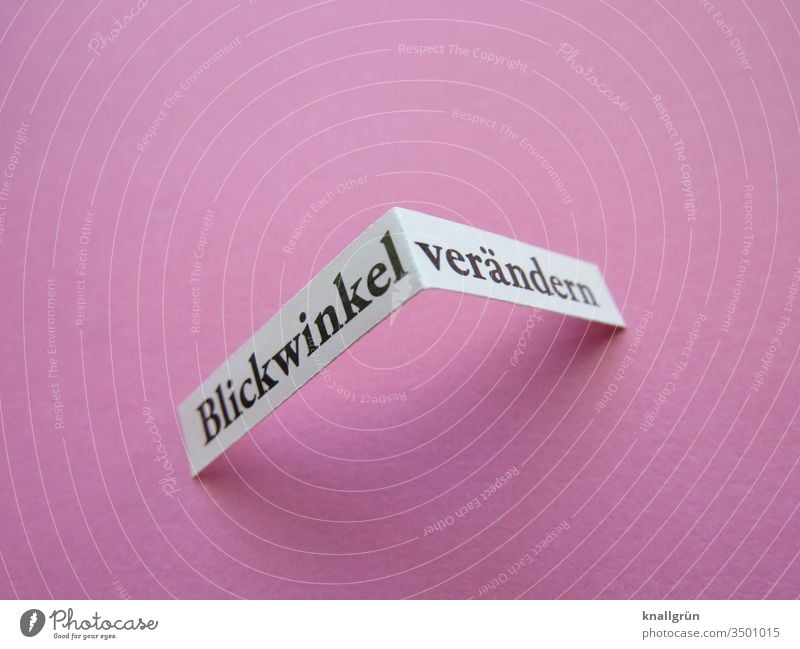 Blickwinkel verändern Einstellungen Sichtweise Veränderung anders hochkant Knick 90° Buchstaben Wort Satz Typographie Kommunikation Schriftzeichen Sprache Text