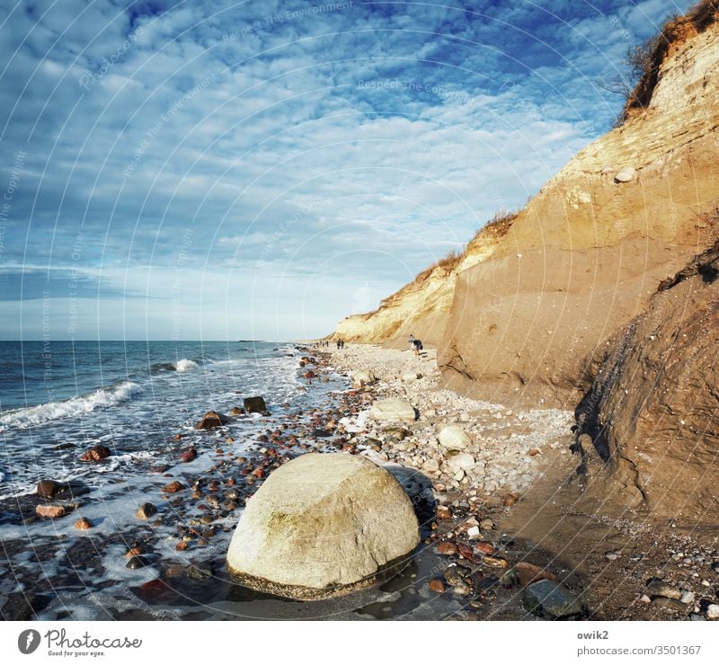 Blau und ocker Darß Strand Ostsee Küste Meer Himmel Natur Wasser Fischland-Darß-Zingst Sonnenlicht Idylle steinig Steine Sand blau orange groß rund schwer