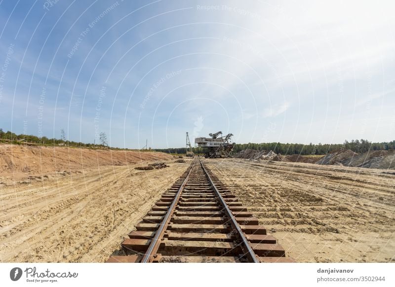 Alte Eisenbahn- und Eisenbahnbrücke, Schienen und Pfähle Brücke alt Himmel Landschaft reisen Transport Weg Spuren Verkehr Technik & Technologie Spalte