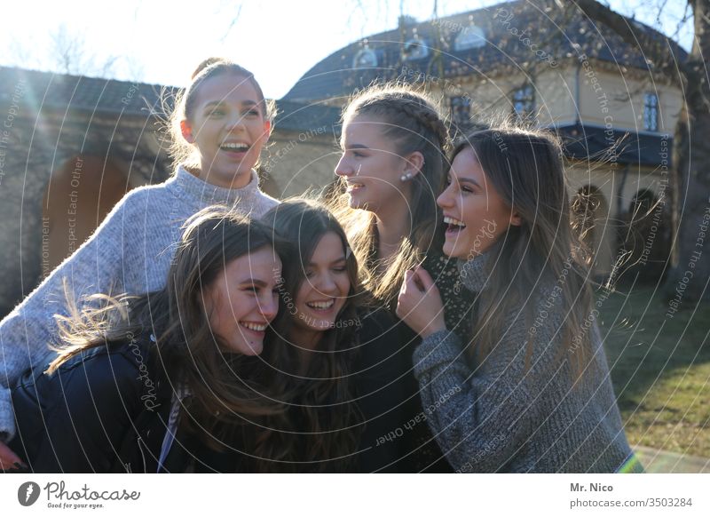 freundschaft I girl power Familie & Verwandtschaft Lebensfreude Glück Zufriedenheit Zusammensein frech lachen einzigartig Lächeln Haare & Frisuren Geschwister