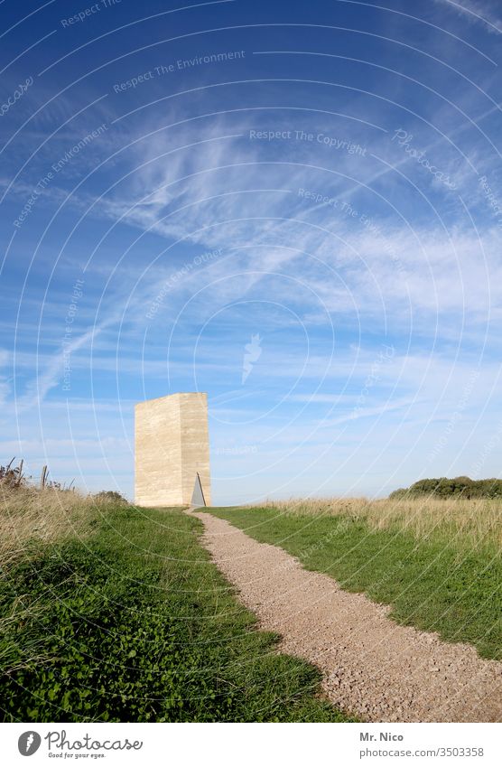 Der Weg zur Kapelle Beton Idylle Eifel Religion & Glaube Ausflugsziel ruhig außergewöhnlich Denkmal Bauwerk Architektur Sehenswürdigkeit Feld Gras