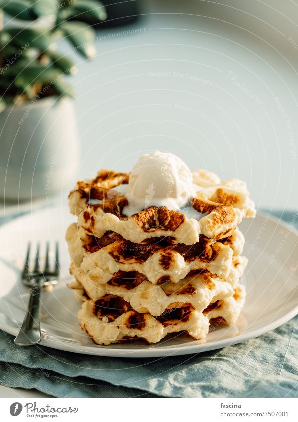 Waffeln mit Ricotta-Käse oder Waffeln chaffles Keton Keto-Waffeln Low Carb tiefstehend carb leicht lecker Belgier perfekt Diät Stapel Zitrone Baggerlöffel Kopie