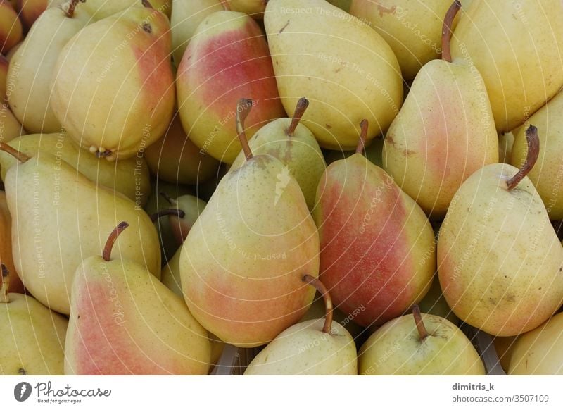 gelbe Birnen frisches Obst Hintergrund Frucht reif rot produzieren Lebensmittel essbar Haufen viele Gesundheit Snack landwirtschaftlich Nahaufnahme natürlich