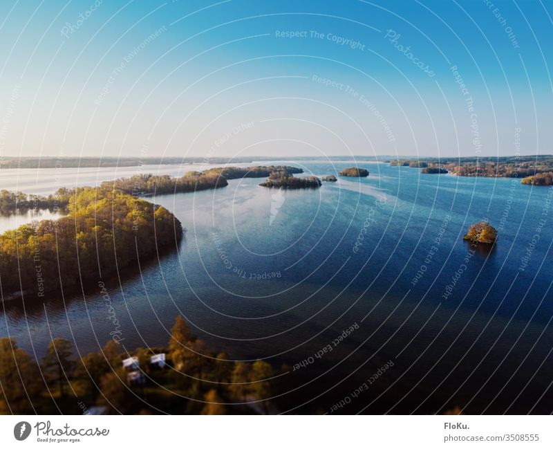 Großer Plöner See von oben plöner see großer plöner see schleswig-holstein natur landschaft seenplatte insel wasser weite horizont luftaufnahme himmel morgen