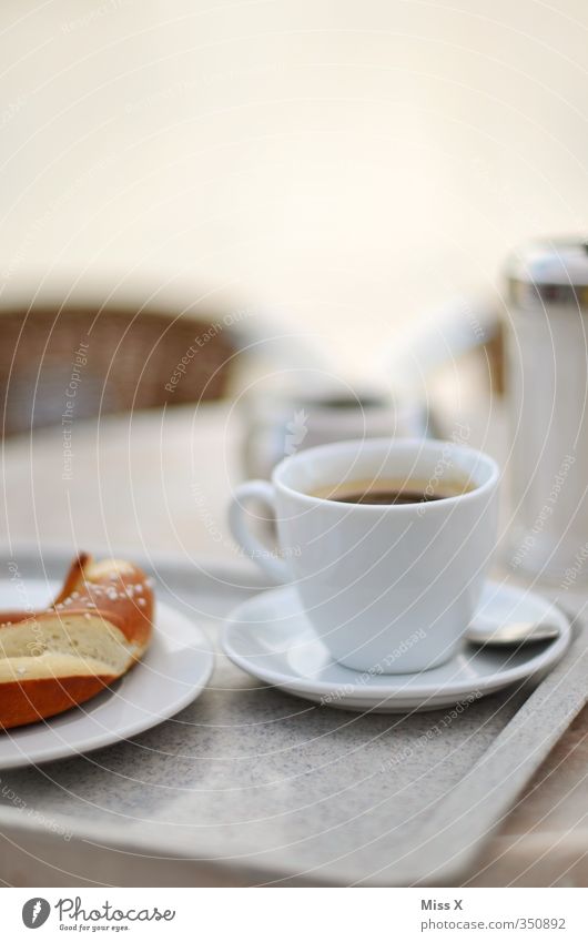 Frühstück in Ulm Lebensmittel Teigwaren Backwaren Brötchen Ernährung Kaffeetrinken Getränk Heißgetränk Geschirr Teller Tasse Restaurant ausgehen heiß lecker