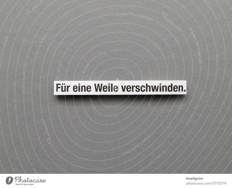 Für eine Weile verschwinden verreisen abhauen weggehen untertauchen Urlaub Buchstaben Wort Satz Schriftzeichen Typographie Text Lateinisches Alphabet Letter