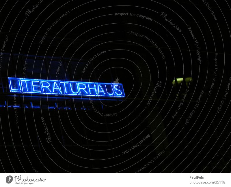 Literaturhaus Buch Bibliothek Köln Mediapark Licht Nacht Leuchtreklame Freizeit & Hobby Dichtung Prosa blau