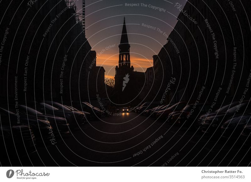 Sonnenuntergang über Berlin, Prenzlauer Berg Sonnenuntergangshimmel Abend Dämmerung Himmel Wolken Hauptstadt Menschenleer Farbfoto Stadtzentrum Sehenswürdigkeit