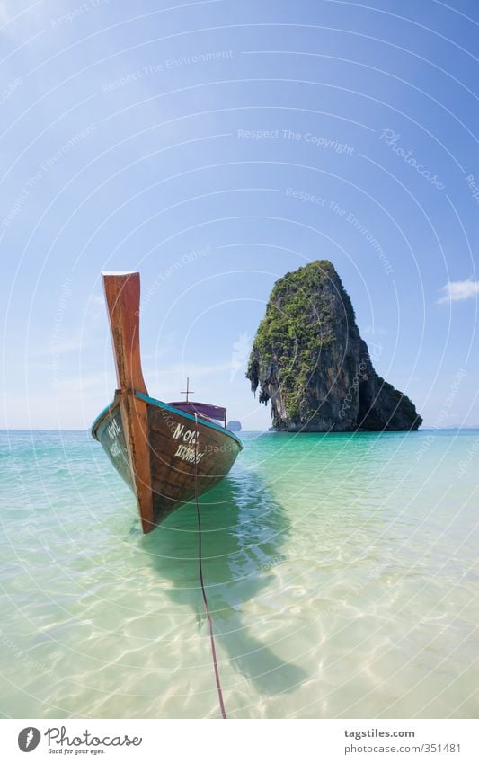 ENDLICH SOMMER! Thailand Krabi Phra Nang Phra Nang Beach Strand Langboot Longtail Tradition konventionell Wasserfahrzeug Felsen Sommer Sand Meer Asien