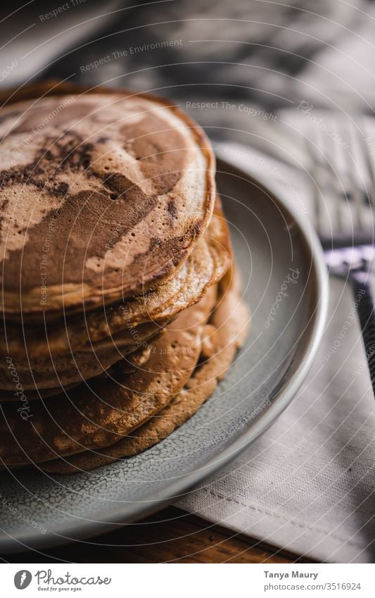 Stapel Pfannkuchen mit Belag Pfannkuchen-Stapel Lebensmittel Food-Fotografie Erdnussbutter Ernährung frisch Frühstück Frucht Gesundheit Dessert Snack Beeren