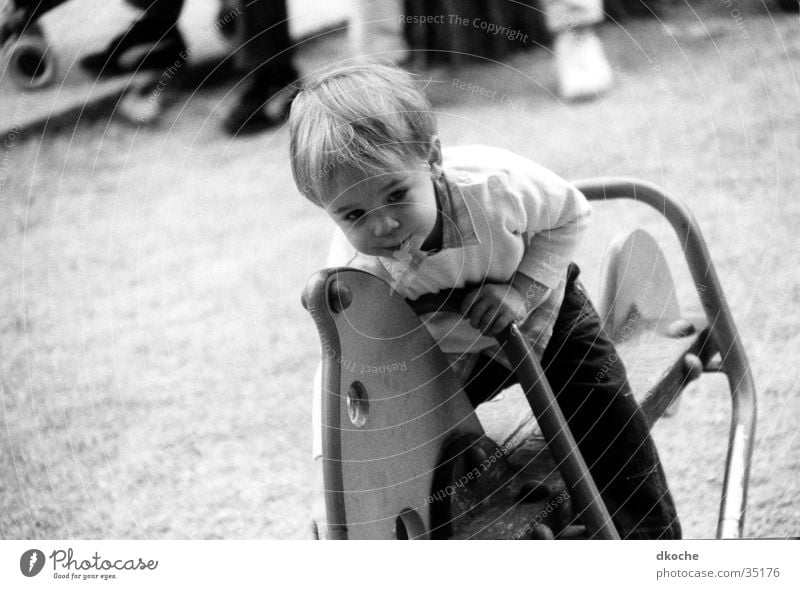 Reiter Spielplatz Pferd Kleinkind Spielen Mann Junge