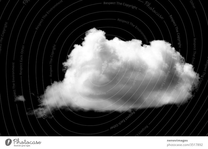 Satz isolierter weißer Wolken vor schwarzem Hintergrund Wolkenlandschaft Sonnenlicht Umwelt Klima übersichtlich Natur Stratosphäre fluffig Ausschnitt Kumulus