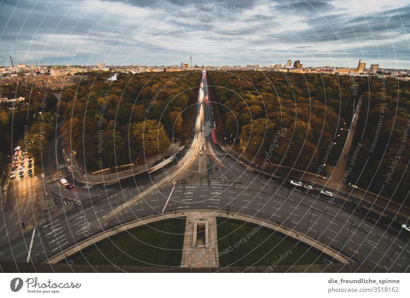 Der Ausblick der Viktoria Siegessäule Berlin Großer Stern Sehenswürdigkeit Hauptstadt Denkmal Goldelse großer stern viktoria Tiergarten Deutschland Figur