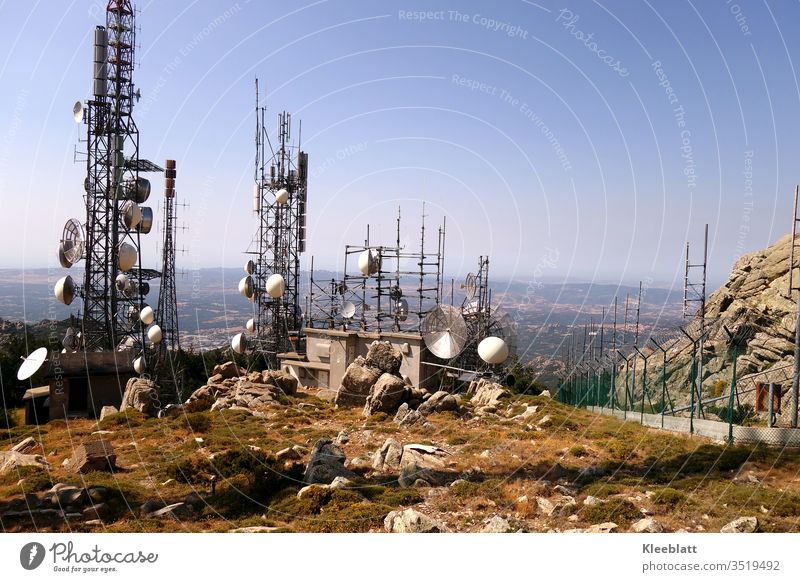 Antennen- und Sendeanlage auf Bergplateau Sende- und Antennenanlage Handysendemasten Fernseh- und Rundfunkstation Satellitenanlage NAFI - Funk