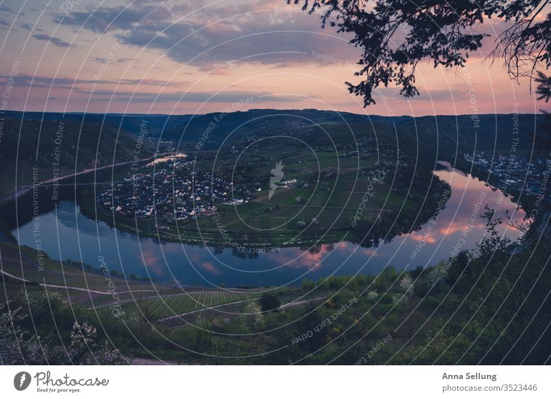 Moselschleife bei Abenddämmerung Mosel (Weinbaugebiet) Fluss Ferien & Urlaub & Reisen Tourismus Landschaft Farbfoto moselschleife Panorama (Aussicht)