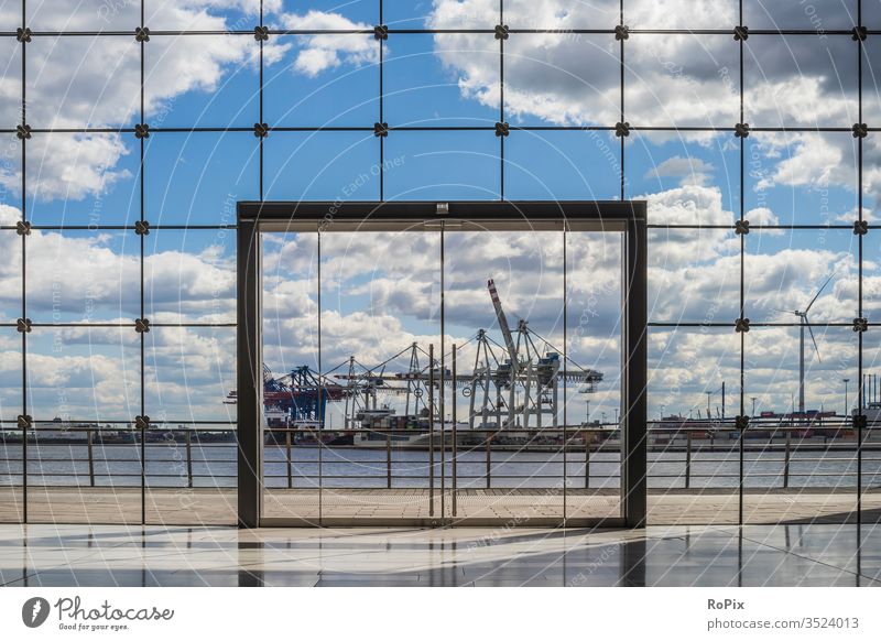 Containerterminal im Hafen von Hamburg. Hafenbecken Wand Poller Hafenstadt harbour maritim Technik Architektur Wasser Wasserspiegel Stimmung Speicherstadt Elbe