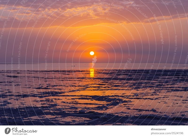 Sonnenuntergang in der Danakil-Wüste mit Salzebenen, Äthiopien Bergbau See Wasser Dallol ruhig malerisch Natur Afrika wüst Afrikanisch Himmel Landschaft Felsen