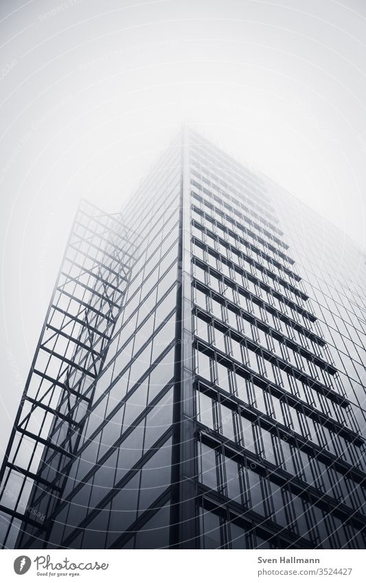 Blick nach oben Hochhaus Stadt Gebäude Außenaufnahme Himmel Architektur Stadtzentrum Tag Turm Farbfoto Fassade Menschenleer hoch Städtereise Sightseeing