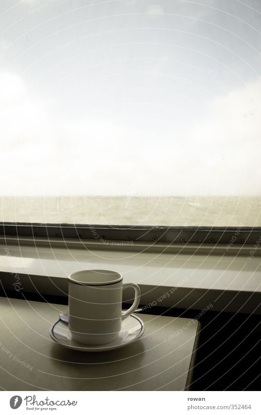 reisen Kaffeetrinken Getränk Tee Geschirr Tasse Becher Erholung genießen Blick Ferne Unendlichkeit Zufriedenheit Lebensfreude ruhig Fernweh