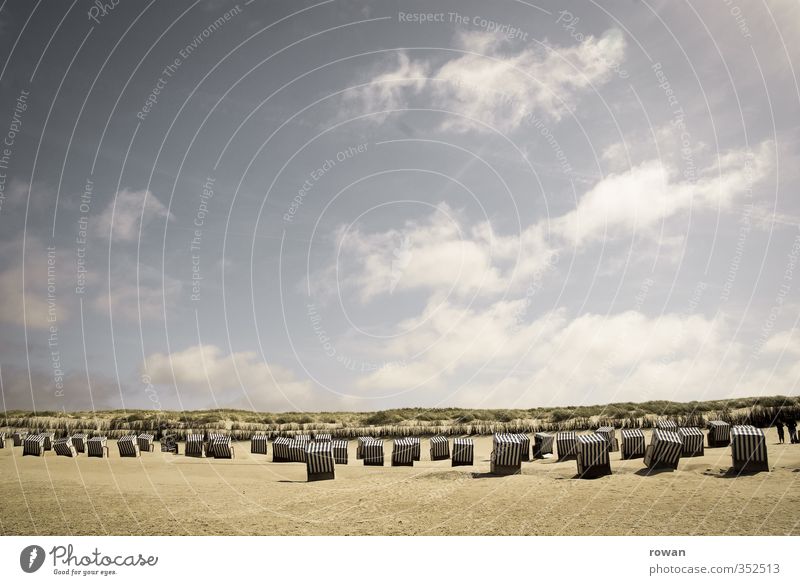 strandkoerbe 2 Sonne Sonnenlicht Schönes Wetter Küste Strand Nordsee Wärme Ferien & Urlaub & Reisen Badeurlaub Strandkorb mehrere Himmel Erholung viele Farbfoto