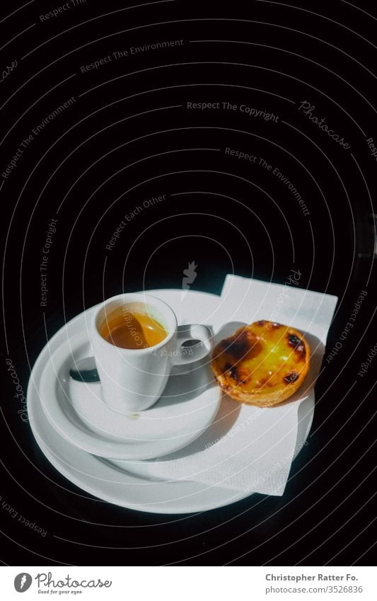 Espresso und pastéis de nata in Lissabon Reise Tourismus Ferien & Urlaub & Reisen Außenaufnahme Gelassenheit Ausflugsziel Reisefotografie Süden Farbfoto