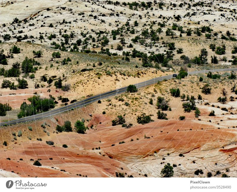 Einsame Landstraße im Westen der USA Ferien & Urlaub & Reisen Amerika Wolken Nationalpark Landschaft Menschenleer Straße Aussicht Verkehrswege