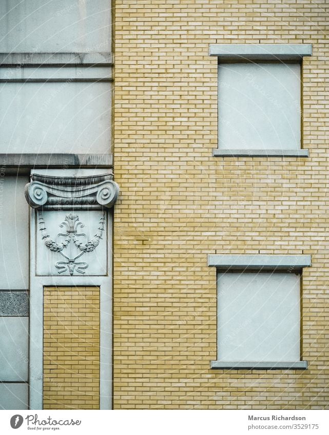 Seitenansicht des gelben Backsteingebäudes Gebäude gelber Ziegelstein Baustein Wand Farbfoto Backsteinwand Außenaufnahme Architektur Bauwerk Fassade Stein