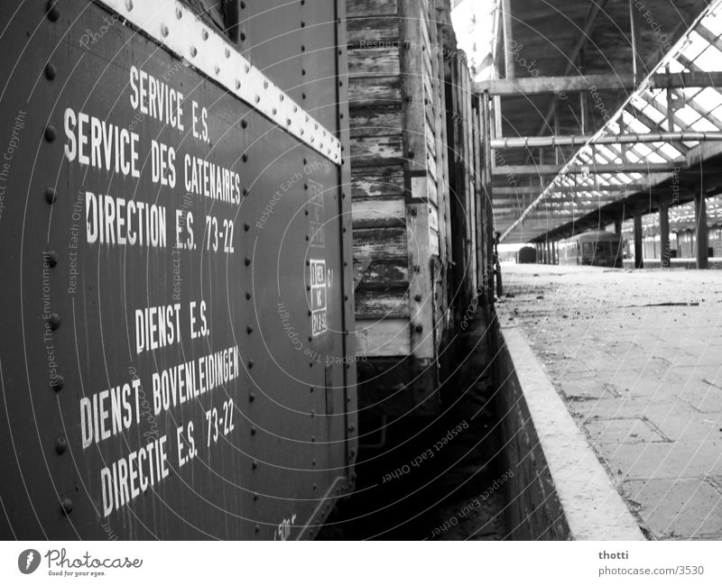 trainspotting I Eisenbahnwaggon Gleise stilllegen Verkehr Bahnhof Einsamkeit Ware Dienstleistungsgewerbe dreckig