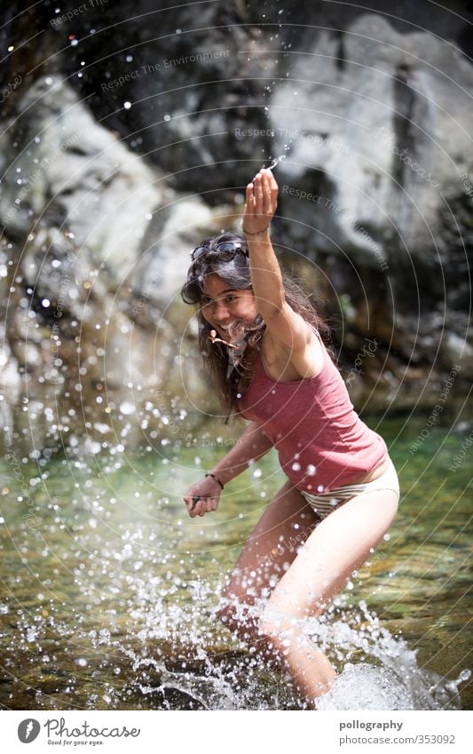 hot summer day Mensch feminin Junge Frau Jugendliche Erwachsene Leben Körper 1 18-30 Jahre Natur Landschaft Wasser Wassertropfen Sommer Schönes Wetter Küste